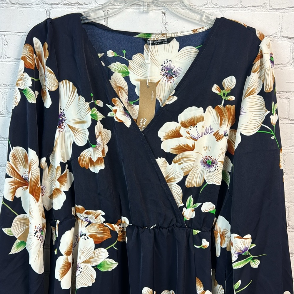 BloomChic Navy Floral Surplice Neck Lantern Sleeve Pocket Dress Plus Size 2X - Picture 5 of 7